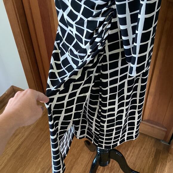 Jessica Howard Black & White Abstract Print Stretch Pullover Dress, Size 12 - Picture 6 of 10